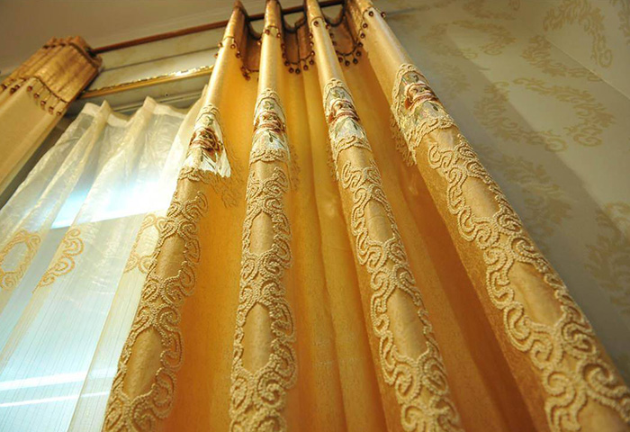3、絲綢窗簾.jpg